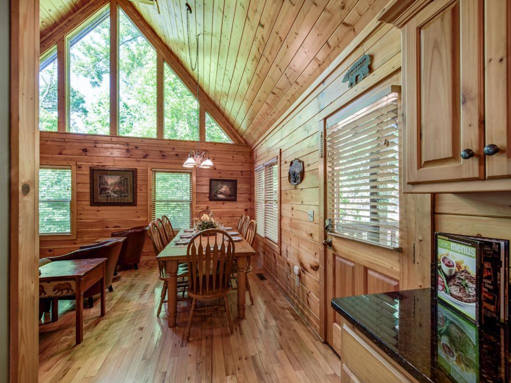 Bear'S Corner, 3 Bedrooms, Wifi, Pool Table, Hot Tub, Wifi, Sleeps 10 แกตลิงเบิร์ก ภายนอก รูปภาพ